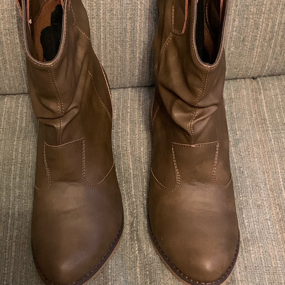 Women’s size 8 Charles Albert boots.
